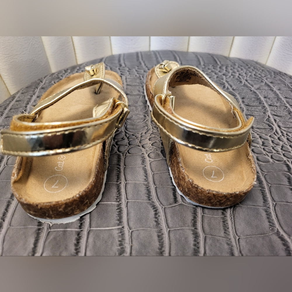 Cat & Jack Gold Sandals.Size: 7 Toddler; Gender: Girl - Picture 4 of 6